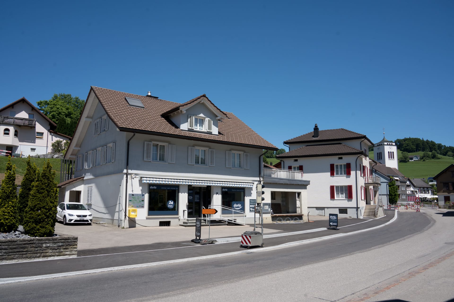 Facciata del Dorla sulla strada principale a Gähwil