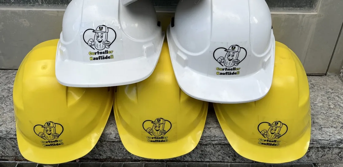 Caschi da cantiere con il logo del Gürkli